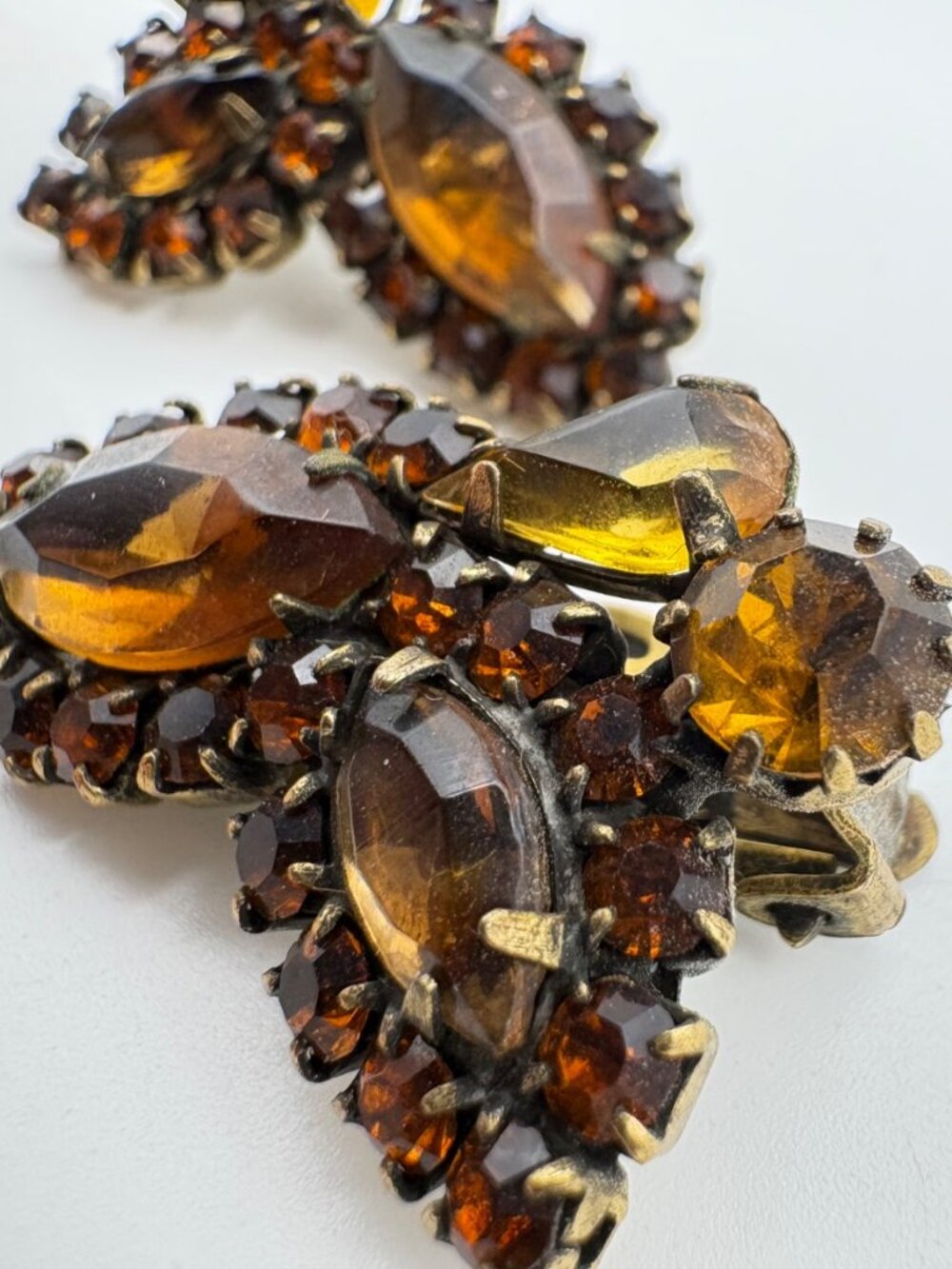 Vintage Weiss Amber Topaz Rhinestone Clip On Earrings Gold Tone Cluster Signed